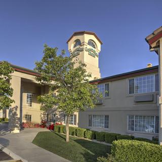 Granzella’s Inn | Williams, California | Granzella's Inn exterior with trees and parking lot