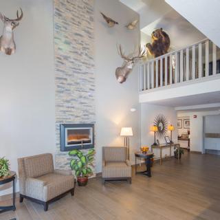 Granzella’s Inn | Williams, California | Granzella's Inn lobby with chairs and electric fireplace