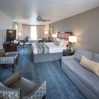 Granzella’s Inn | Williams, California | Suite with bed, couch, seating area and a TV